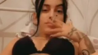 Uma mão no nite outra na cona
