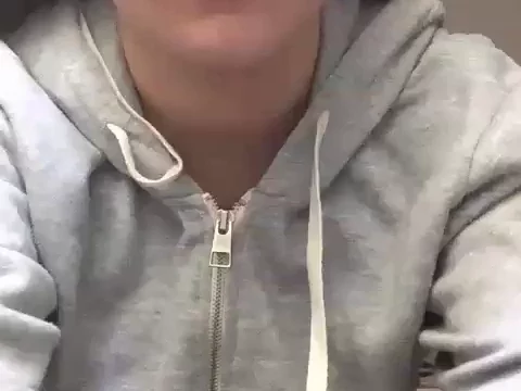 Jovem mamalhuda rabuda exposta na net