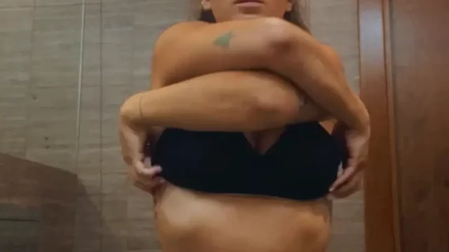 Jully Rose Nude do Rabo e das Tetas Grandes