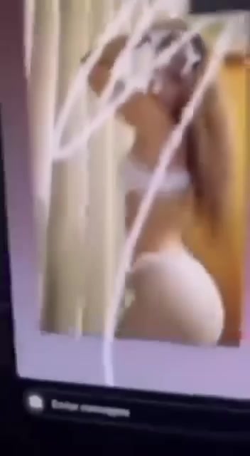 Cigana dançando de sutiã e cueca