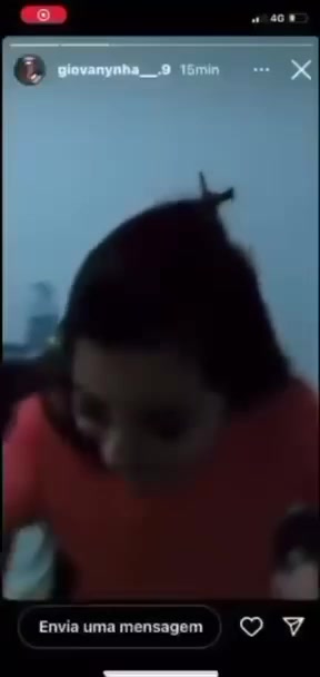 Cigana brincando com banana